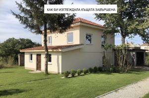 Продавам селска къща със голям двор с.Трояново, обл.Бургас