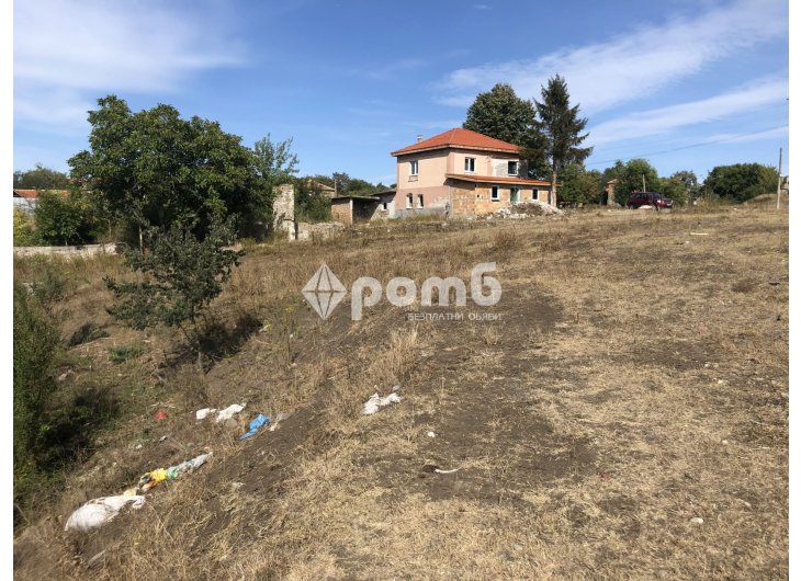 Продавам селска къща със голям двор сТрояново облБургас 1