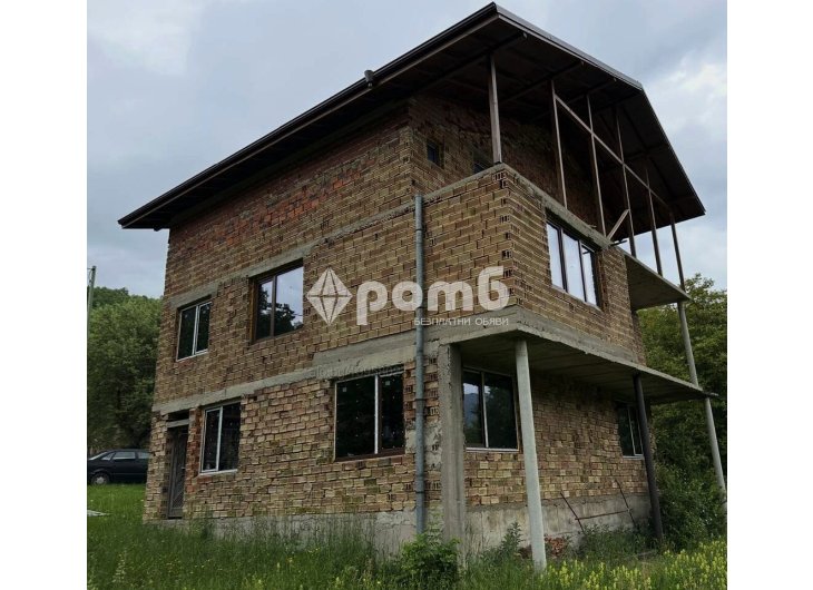  Продавам къща в с Искрец обл София  1