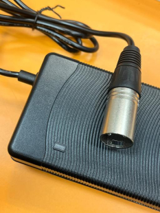 Зарядно за тротинетка 42V волта 2 A XLR  SLS -4202