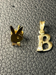 Златна обица playboy висулка буква gold 585 14 karat obica zlatno 