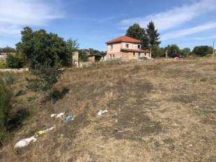 Продавам селска къща със голям двор с.Трояново, обл.Бургас