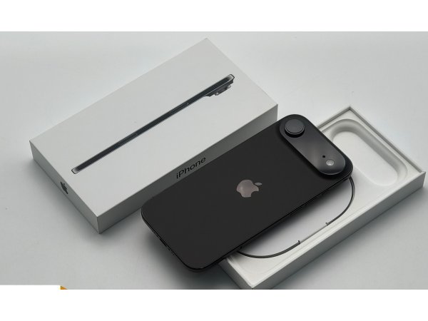 Apple iPhone 17 Pro Max iPhone 17 Pro iPhone 17 iPhone Air iPhone 16 Pro Max iPhone 16 Pro iPhone 16 iPhone 16 Plus 3