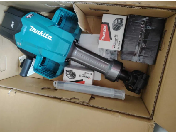 Професионален акумулаторен къртач Makita 1