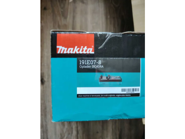 Професионален акумулаторен къртач Makita 4