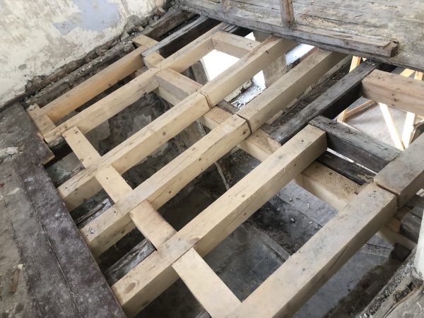 Продавам селска къща със голям двор сТрояново облБургас 5